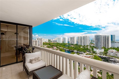 Condo in Aventura, Florida, 2 bedrooms  № 1387984 - photo 25