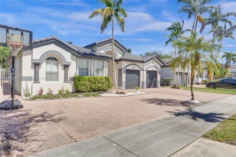 Villa ou maison à vendre à Miami, Floride: 4 chambres, 170.29 m2 № 1391718 - photo 1