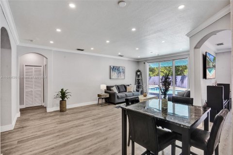 Casa en venta en Miami, Florida, 4 dormitorios, 170.29 m2 № 1391718 - foto 18