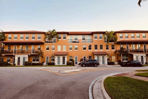 Condo in Pembroke Pines, Florida, 2 bedrooms  № 1391754 - photo 13