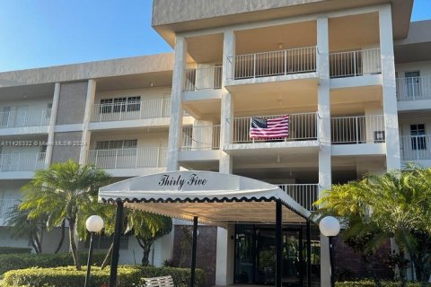 Copropriété à vendre à Pompano Beach, Floride: 2 chambres, 98.85 m2 № 1103743 - photo 26