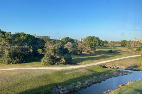 Condo in Pompano Beach, Florida, 2 bedrooms  № 1103743 - photo 21