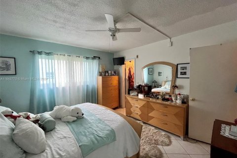 Condo in Hallandale Beach, Florida, 1 bedroom  № 1328581 - photo 21