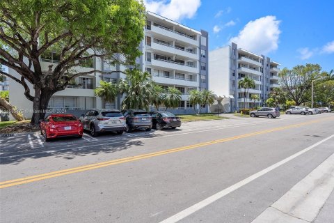 Condo in Bay Harbor Islands, Florida, 2 bedrooms  № 1171463 - photo 30