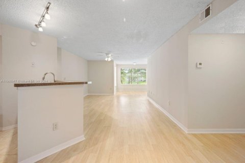 Condo in West Palm Beach, Florida, 2 bedrooms  № 1098037 - photo 22