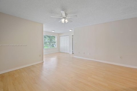 Condo in West Palm Beach, Florida, 2 bedrooms  № 1098037 - photo 24