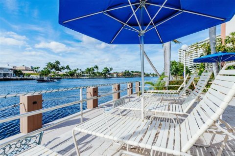 Copropriété à vendre à Fort Lauderdale, Floride: 2 chambres, 100.98 m2 № 638775 - photo 6