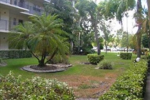 Condominio en venta en Lauderhill, Florida, 2 dormitorios, 80.82 m2 № 77244 - foto 2
