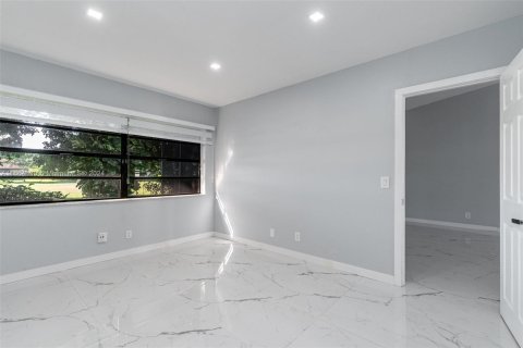 Copropriété à vendre à Tamarac, Floride: 2 chambres, 98.48 m2 № 1378981 - photo 13