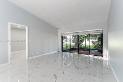 Copropriété à vendre à Tamarac, Floride: 2 chambres, 98.48 m2 № 1378981 - photo 9