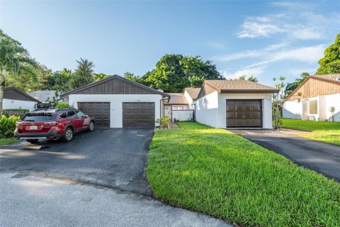 Copropriété à vendre à Tamarac, Floride: 2 chambres, 98.48 m2 № 1378981 - photo 1