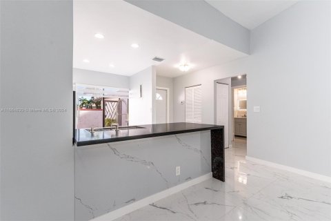 Copropriété à vendre à Tamarac, Floride: 2 chambres, 98.48 m2 № 1378981 - photo 6