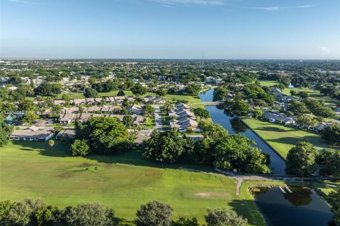 Condo in Tamarac, Florida, 2 bedrooms  № 1378981 - photo 30