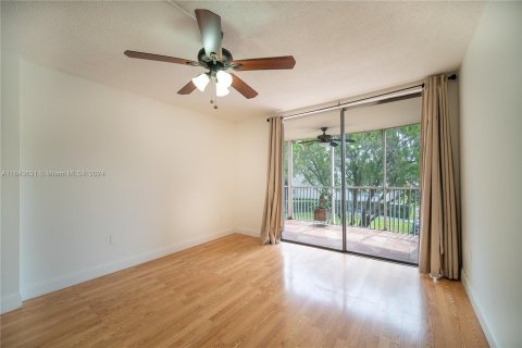 Condo in Miami, Florida, 2 bedrooms  № 1353723 - photo 14