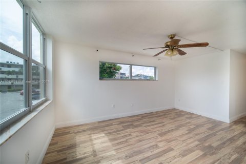 Condo in Miami, Florida, 2 bedrooms  № 1353723 - photo 25