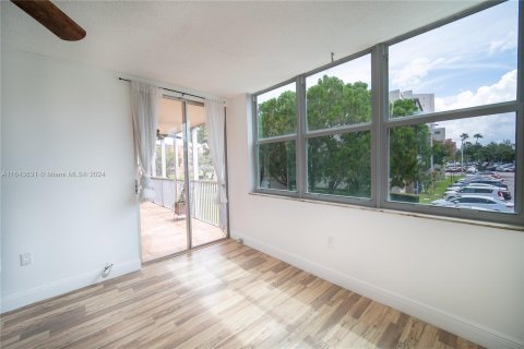 Condo in Miami, Florida, 2 bedrooms  № 1353723 - photo 23