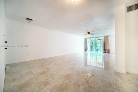 Condo in Miami, Florida, 2 bedrooms  № 1353723 - photo 8