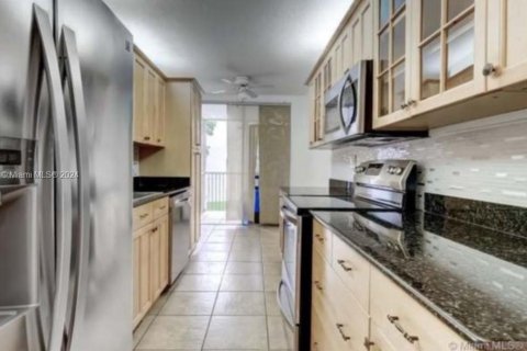 Condo in Miami, Florida, 2 bedrooms  № 1353723 - photo 2