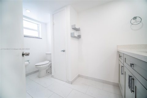 Condo in Miami, Florida, 2 bedrooms  № 1353723 - photo 29