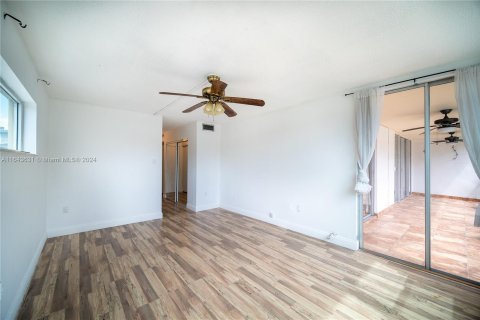 Condo in Miami, Florida, 2 bedrooms  № 1353723 - photo 24