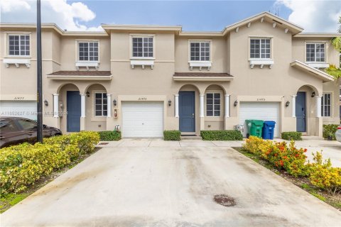 Townhouse in Miami Gardens, Florida 3 bedrooms, 147.62 sq.m. № 1353726 - photo 1