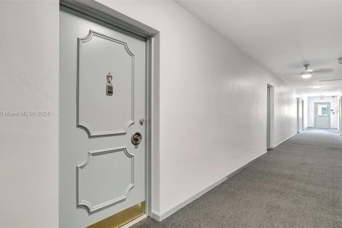 Copropriété à vendre à Fort Lauderdale, Floride: 2 chambres, 102.19 m2 № 1223895 - photo 18