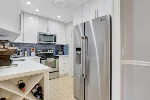 Condo in Fort Lauderdale, Florida, 2 bedrooms  № 1223895 - photo 2