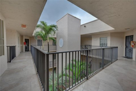 Condominio en venta en Coconut Creek, Florida, 2 dormitorios, 120.59 m2 № 1209609 - foto 29
