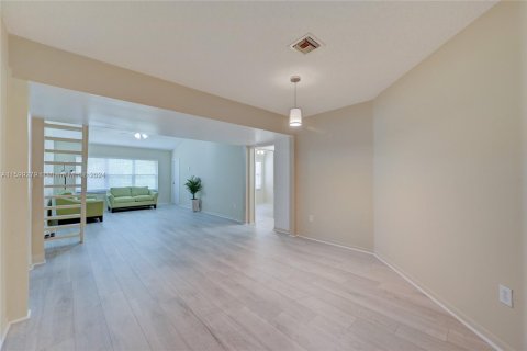 Condominio en venta en Coconut Creek, Florida, 2 dormitorios, 120.59 m2 № 1209609 - foto 15