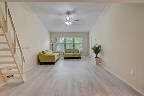 Copropriété à vendre à Coconut Creek, Floride: 2 chambres, 120.59 m2 № 1209609 - photo 1