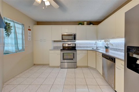 Condominio en venta en Coconut Creek, Florida, 2 dormitorios, 120.59 m2 № 1209609 - foto 5