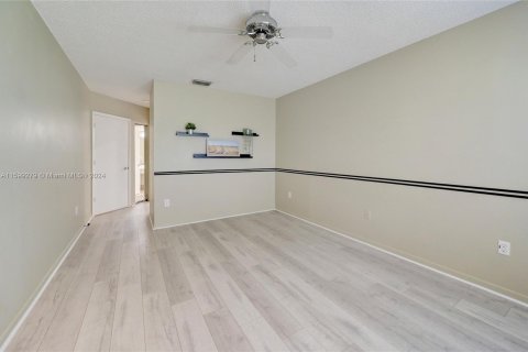 Condominio en venta en Coconut Creek, Florida, 2 dormitorios, 120.59 m2 № 1209609 - foto 19