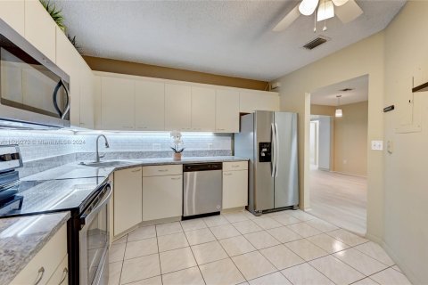 Condominio en venta en Coconut Creek, Florida, 2 dormitorios, 120.59 m2 № 1209609 - foto 4