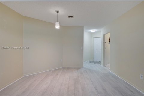 Condominio en venta en Coconut Creek, Florida, 2 dormitorios, 120.59 m2 № 1209609 - foto 16