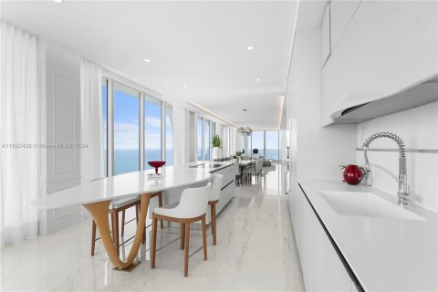 Condo in Sunny Isles Beach, Florida, 4 bedrooms  № 1347755 - photo 12