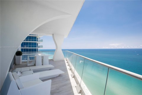 Condominio en venta en Sunny Isles Beach, Florida, 4 dormitorios, 272.85 m2 № 1347755 - foto 23