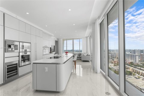 Condominio en venta en Sunny Isles Beach, Florida, 4 dormitorios, 272.85 m2 № 1347755 - foto 8