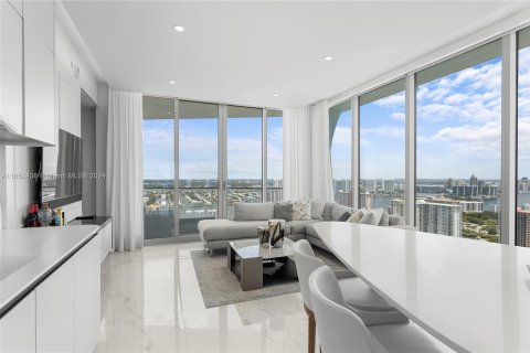 Condominio en venta en Sunny Isles Beach, Florida, 4 dormitorios, 272.85 m2 № 1347755 - foto 4