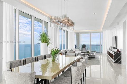 Condo in Sunny Isles Beach, Florida, 4 bedrooms  № 1347755 - photo 1