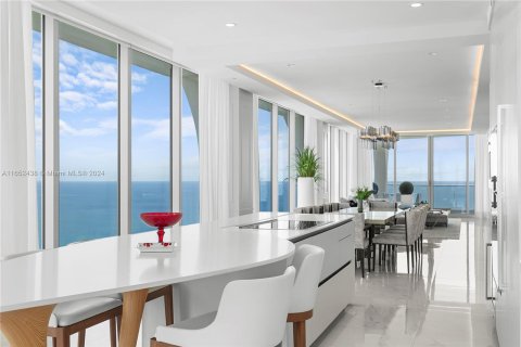 Condominio en venta en Sunny Isles Beach, Florida, 4 dormitorios, 272.85 m2 № 1347755 - foto 3