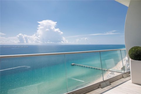 Condo in Sunny Isles Beach, Florida, 4 bedrooms  № 1347755 - photo 29