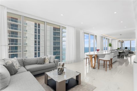 Condominio en venta en Sunny Isles Beach, Florida, 4 dormitorios, 272.85 m2 № 1347755 - foto 11