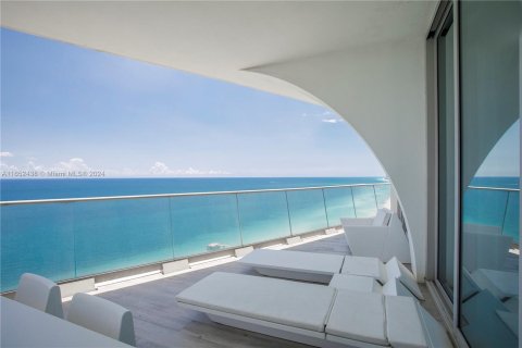 Condominio en venta en Sunny Isles Beach, Florida, 4 dormitorios, 272.85 m2 № 1347755 - foto 21