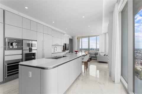 Condominio en venta en Sunny Isles Beach, Florida, 4 dormitorios, 272.85 m2 № 1347755 - foto 7