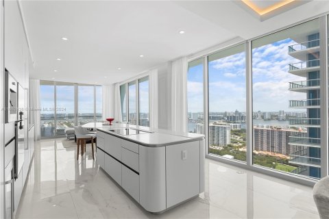 Condominio en venta en Sunny Isles Beach, Florida, 4 dormitorios, 272.85 m2 № 1347755 - foto 10