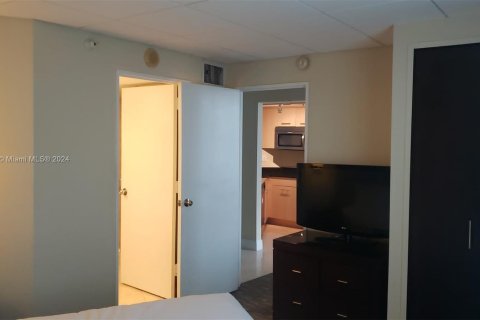 Condo in Fort Lauderdale, Florida, 1 bedroom  № 1347699 - photo 3