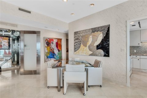 Condominio en venta en Bal Harbour, Florida, 2 dormitorios, 205.31 m2 № 1347756 - foto 17