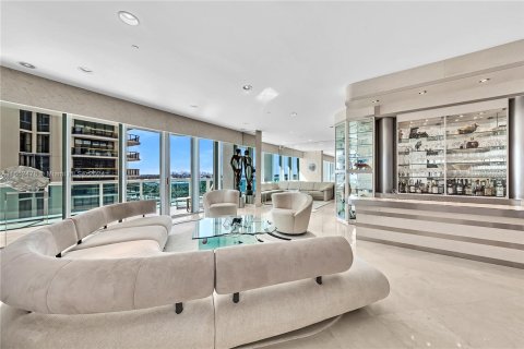 Condominio en venta en Bal Harbour, Florida, 2 dormitorios, 205.31 m2 № 1347756 - foto 11