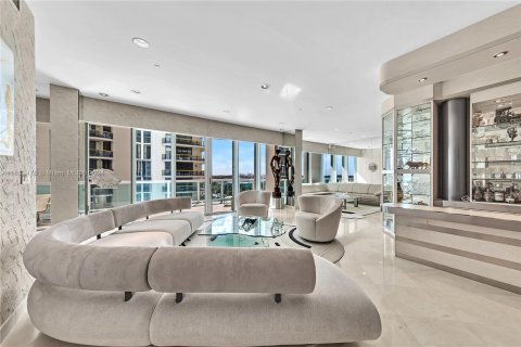 Condominio en venta en Bal Harbour, Florida, 2 dormitorios, 205.31 m2 № 1347756 - foto 16