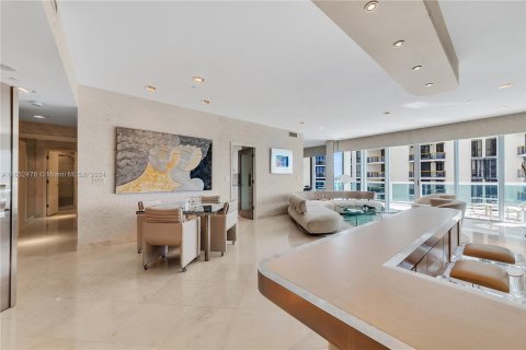 Condominio en venta en Bal Harbour, Florida, 2 dormitorios, 205.31 m2 № 1347756 - foto 12